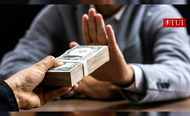 আমফানে দুর্নীতির বিরুদ্ধে সরব হওয়ায় পঞ্চায়েত অফিসে ঢুকতে পারছেন না তৃণমূল উপপ্রধান!