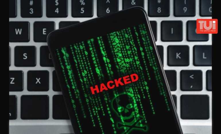 ফোনেই ওত পেতে হ্যাকাররা, সামান্য ভুলে খোয়াতে পারেন সব টাকা! 